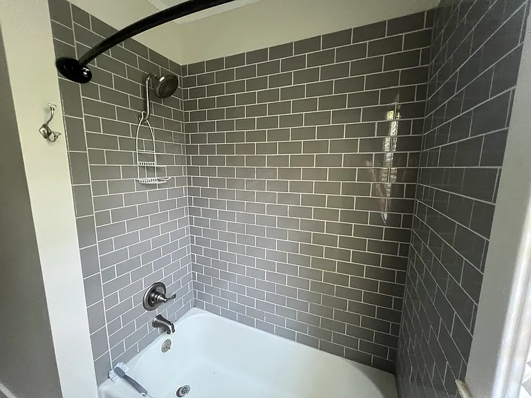 310 N East St — Photo 11
