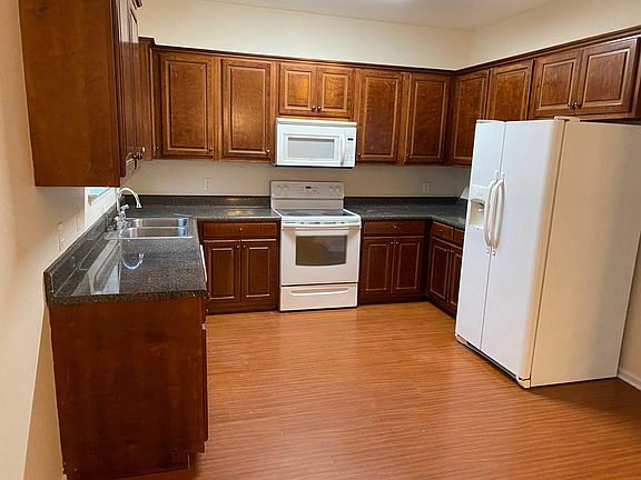 2nd image of 305 Cypress Dr