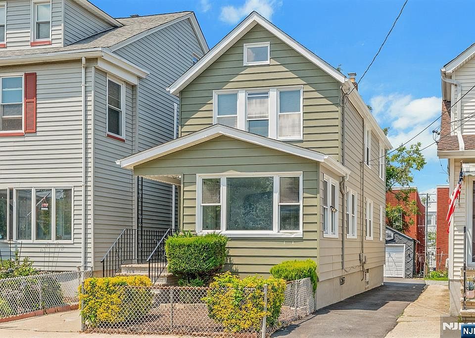 1st image of 595 Forest St