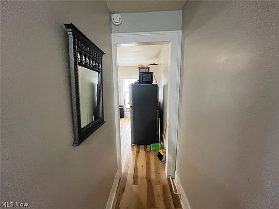 5th image of 579 Broadway Ave