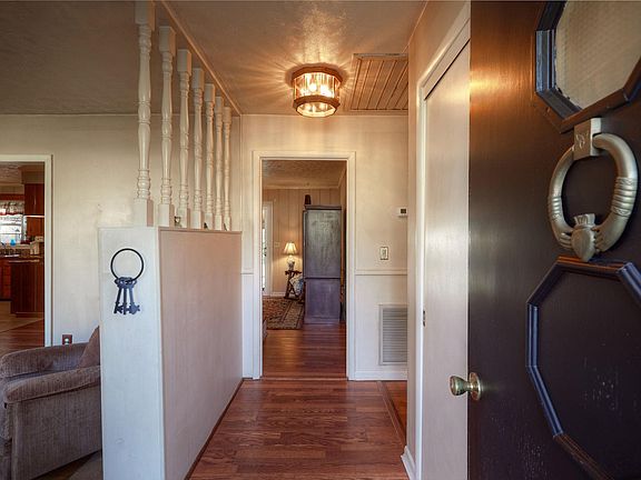 3rd image of 124 Oaks Dr