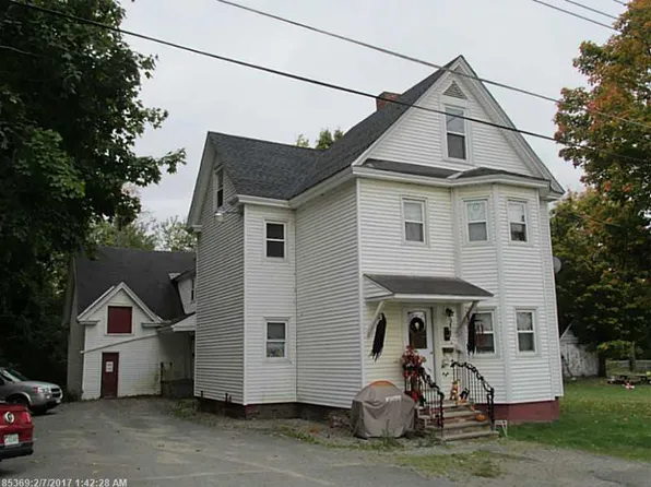 11 Heywood St, Houlton, ME 04730