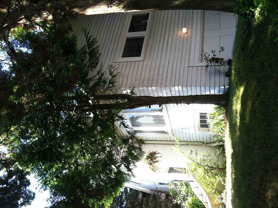 2nd image of 8319 Roosevelt Way NE