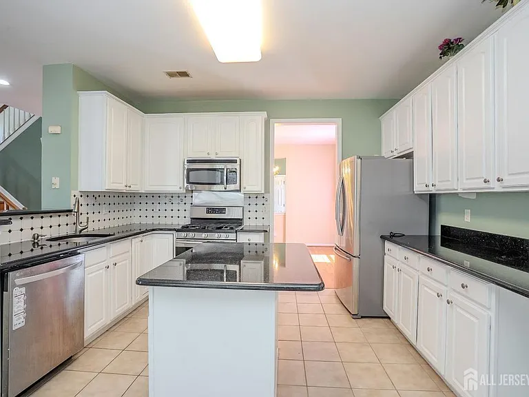 31 Hawthorn Dr — Photo 16