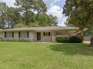 307 Holiday Cir, Pineville, LA 71360