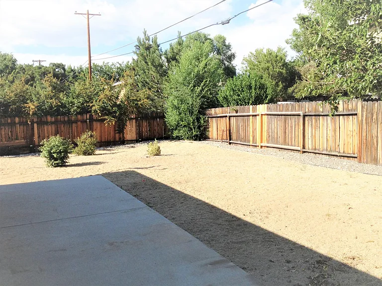 4000 Lakeside Dr — Photo 24