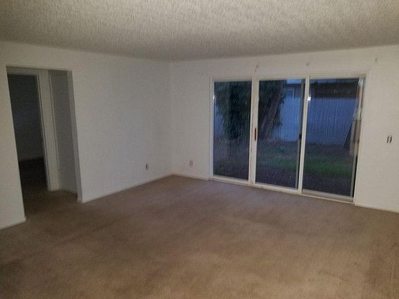 3rd image of 507 L St SE #507