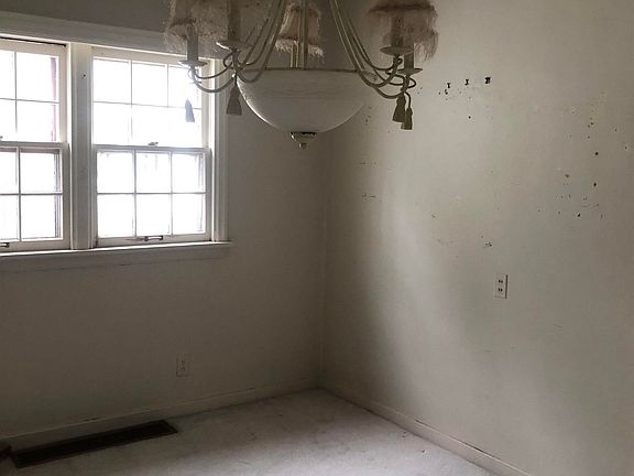 4th image of 751 E Armstrong St