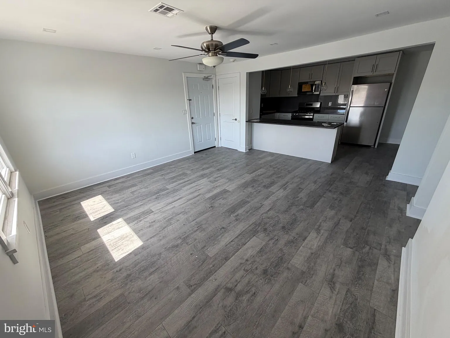 2 bed, 1.0 bath, 1000 sqft, $2,000 — Photo 1