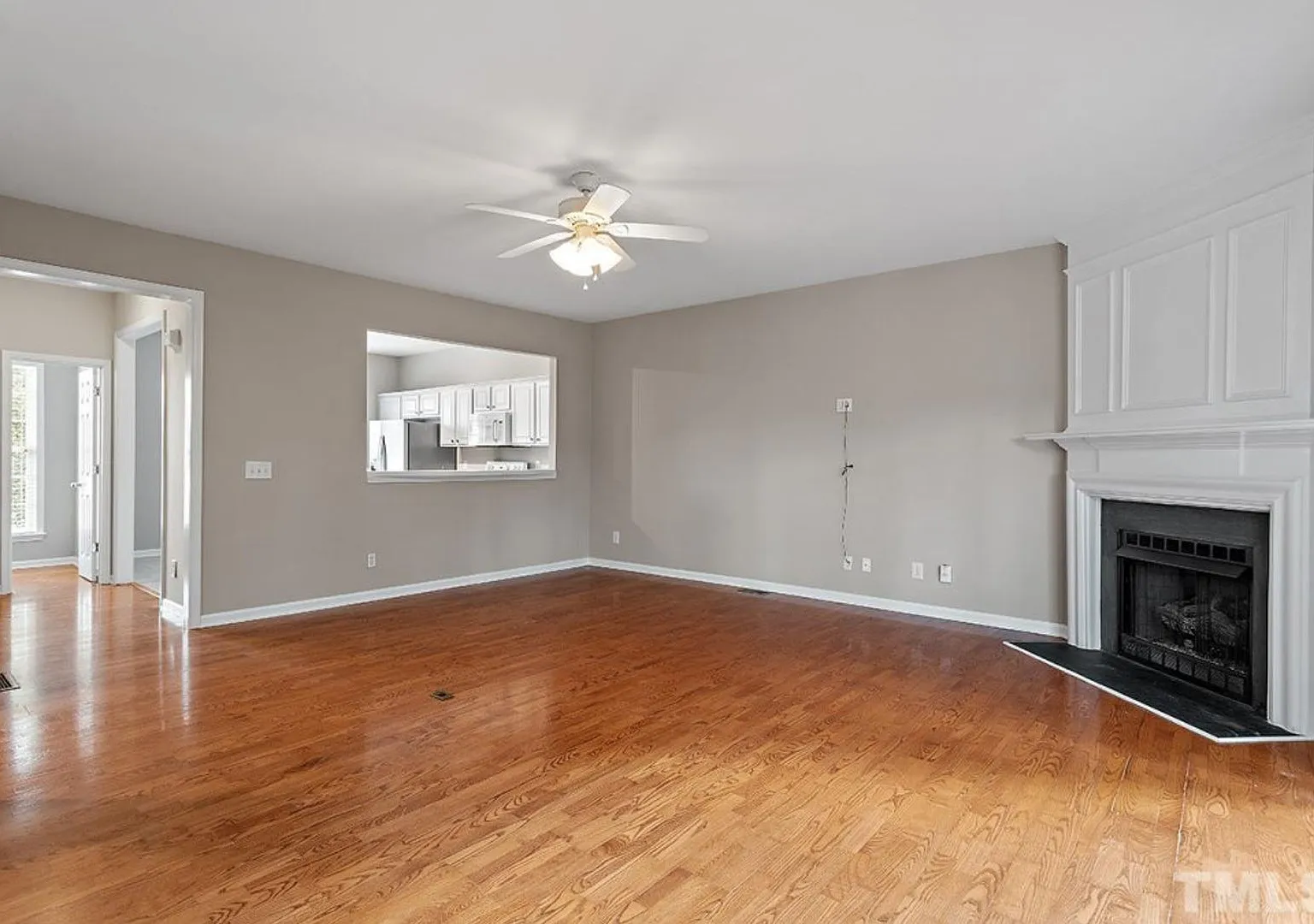 **Offering Refundable Application Fees** Terrific 3bd, 2.5ba Raleigh End Unit Townhome In A Prime... — Photo 4