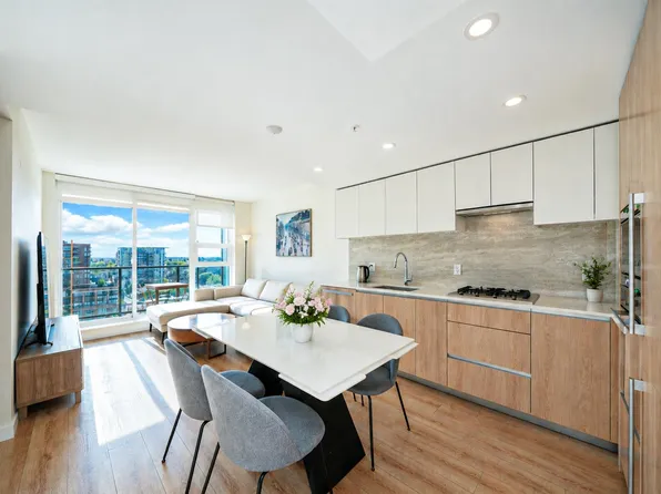 8111 Park Rd #1202, Richmond, BC V6Y 0M2