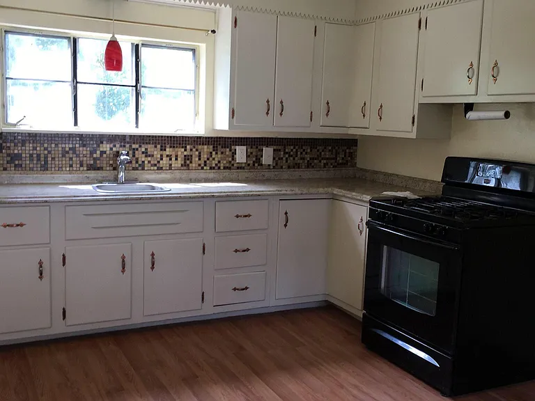 2873 Hemlock St — Photo 7