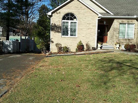 2nd image of 2923 Embassy Dr