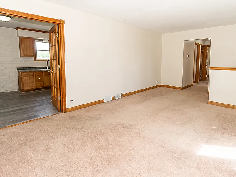 649 S Wisconsin Ave — Photo 4