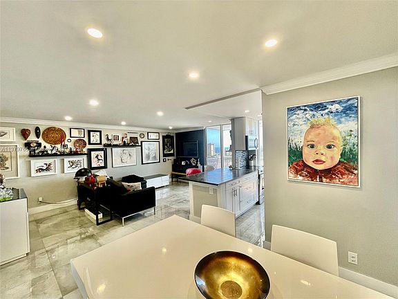 3rd image of 1505 N Riverside Dr APT 1403