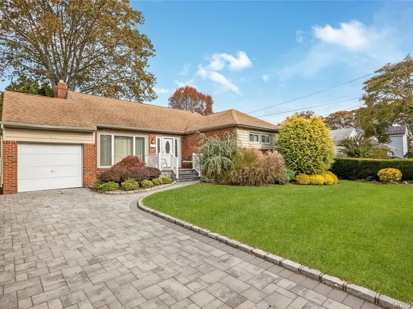 1745 Gerose Court, East Meadow, NY 11554