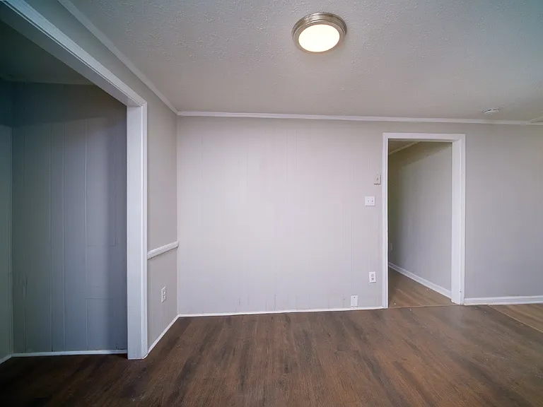 2017 Redwood Cir — Photo 2