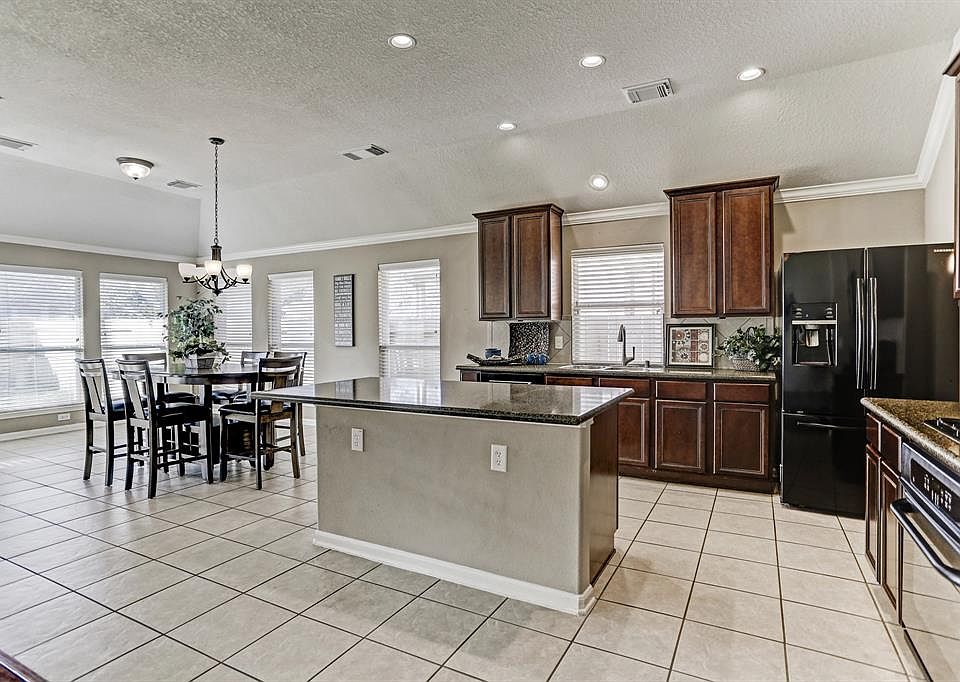 Welcome home!!! 2919 Manchester has so many fabulous features. Look at the light and bright adjoining kitchen and spacious breakfast area with tile flooring and recessed lighting.