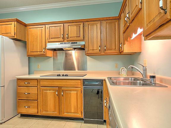 2nd image of 1857 Manor Ct #1857