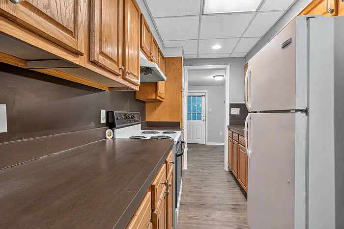 2 bed, 1.0 bath, $1,400 — Photo 3