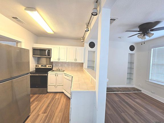 3rd image of 732 Steele Blvd