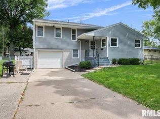 5337 31st Avenue Ct, Moline, IL 61265