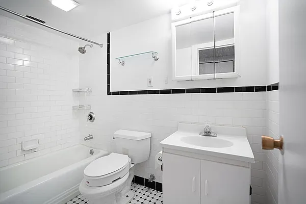 Rented by Waldstar Real Estate LLC | media 18