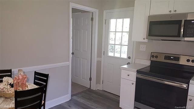 1st image of 916 Summer Dr