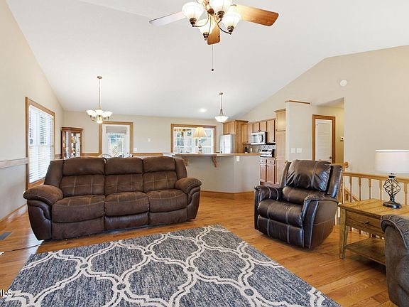 4th image of 226 Reed Ave