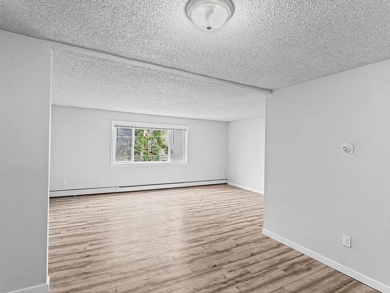 470 Dailey Ave — Photo 10