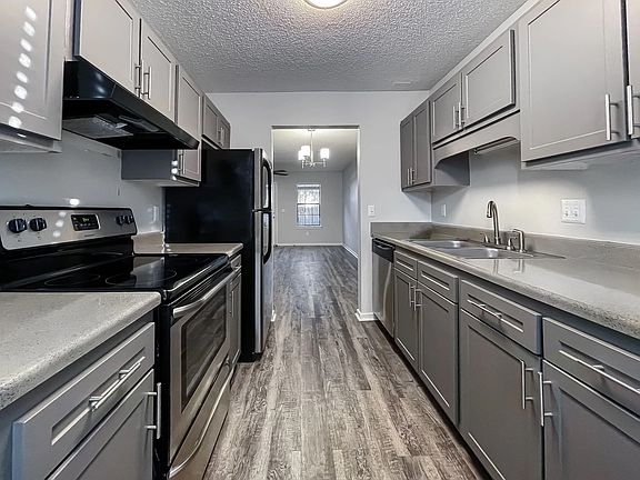 Upgraded Kitchen | Plantation Flats | North Charleston, SC
