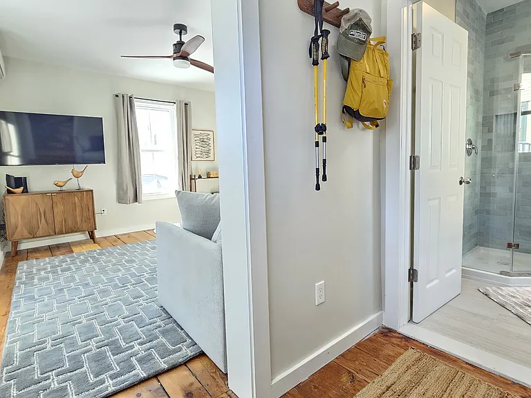 466 Main St #1 — Photo 4