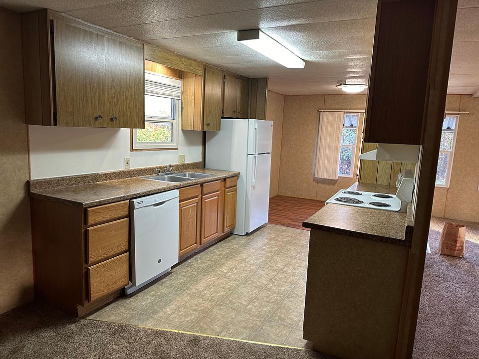 2nd image of 3724 Royal St SE