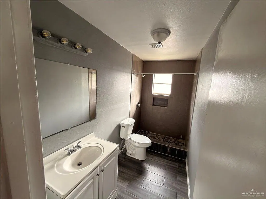 3 bed, 2.0 bath, 1292 sqft, $1,350 — Photo 3