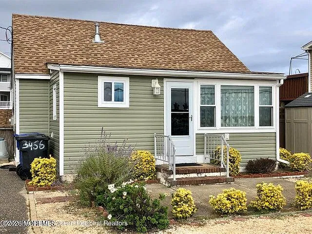 2 bed, 1.0 bath, 572 sqft, $1,950 — Photo 1