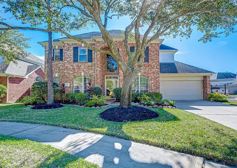 Welcome Home! This truly awesome 4 bedroom, 3.5 bath home in Cinco Ranch on a Cul-De-Sac can be yours!!