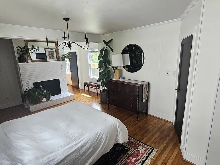 809 W 47th St — Photo 10
