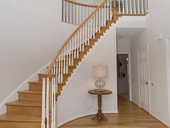 5th image of 9410 Meadow Crossing Way
