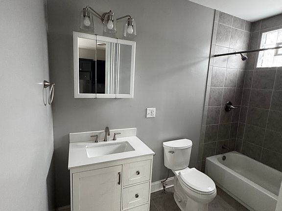 4th image of 142 Fall St #D
