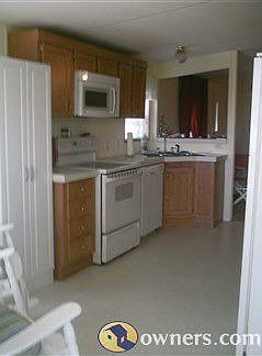 Bright & Clean Modern Kitchen