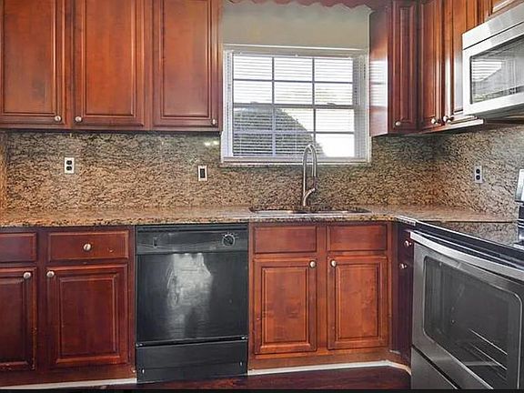 3rd image of 5667 Kingsport Dr