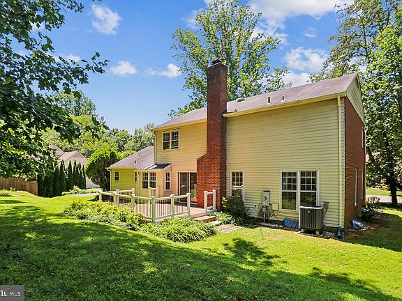 3rd image of 903 Ridge Dr