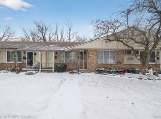 61043 Heritage Blvd, South Lyon, MI 48178