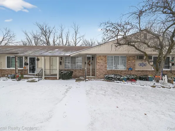 61043 Heritage Blvd, South Lyon, MI 48178