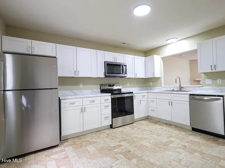 2033 Brandymill Ln — Photo 4