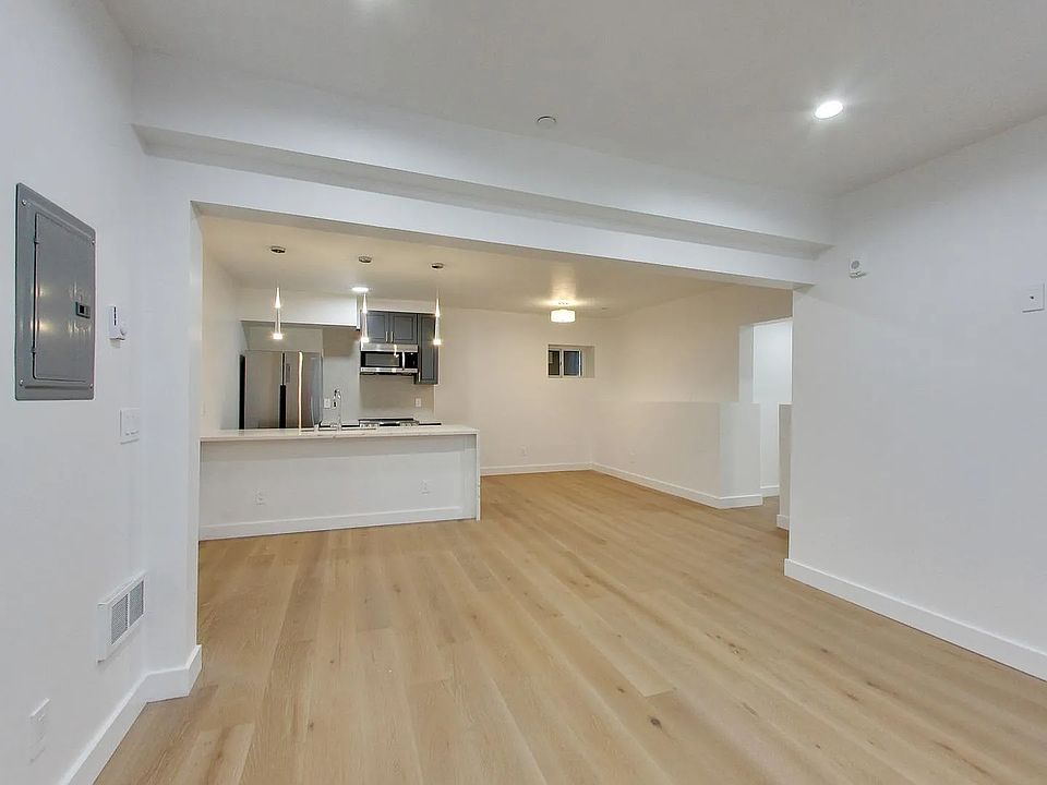 1st image of 842 Greenwich St S #2A