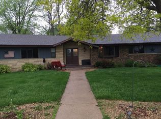 2409 Lavista Ct, Dubuque, IA 52002
