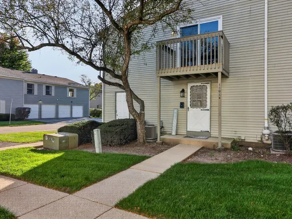 1101 Bunker Hill Ct APT A, Wheaton, IL 60189