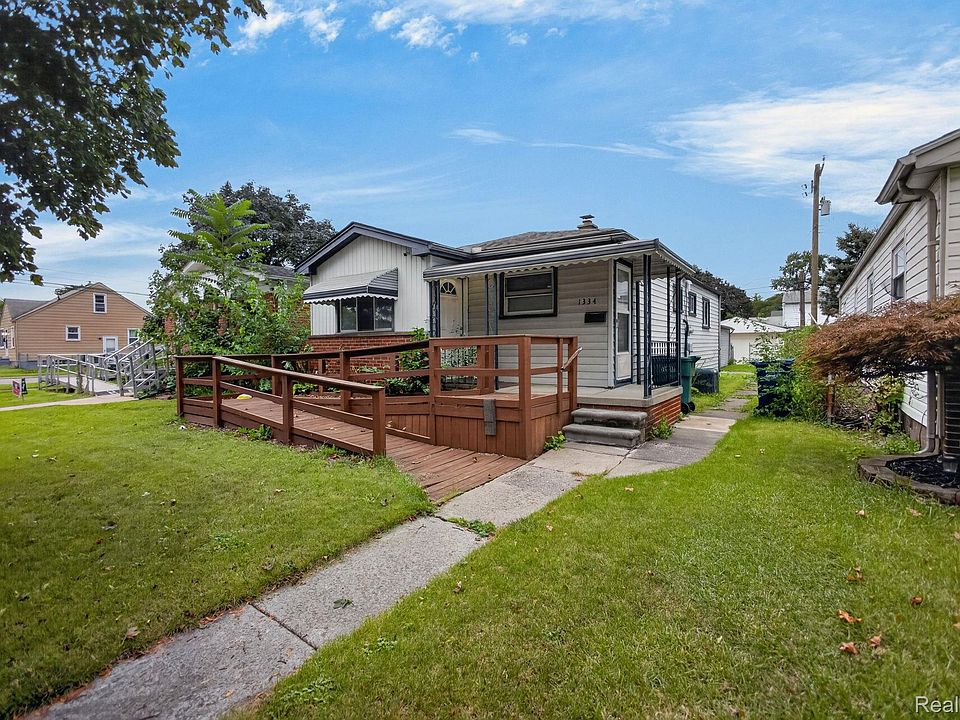 1334 Wilson Ave, photo 2