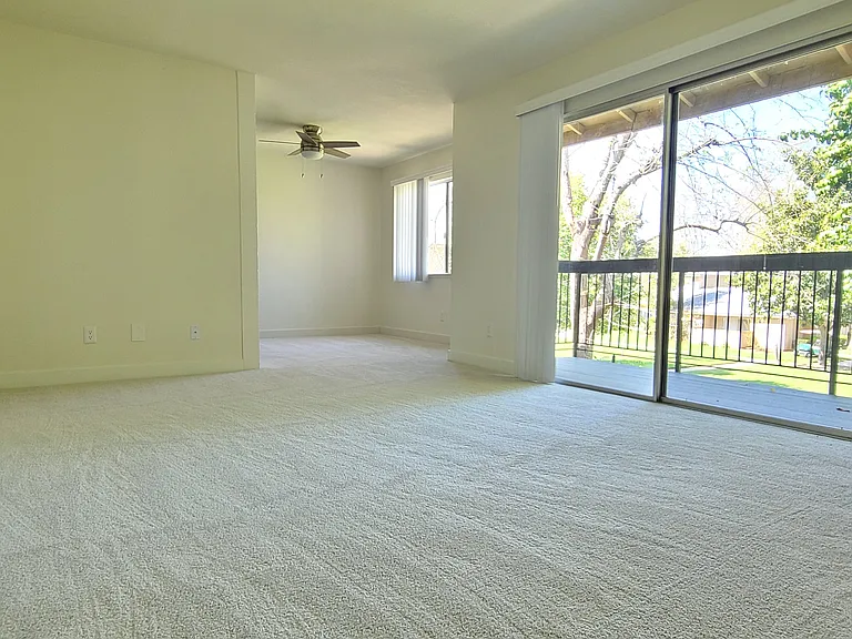 The Redlands Apartments — Photo 7